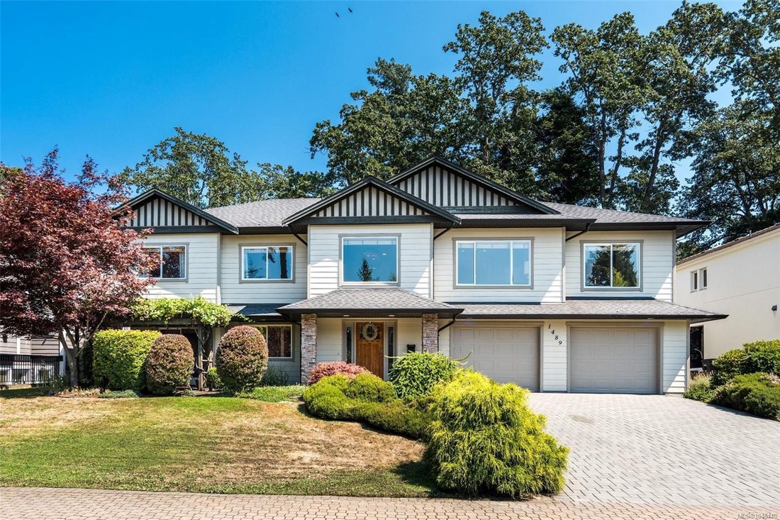 House in Saanich, British Columbia, Canada 1 - 18639725