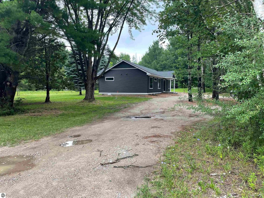 House in Rapid City, Michigan, United States 5 - 18636069