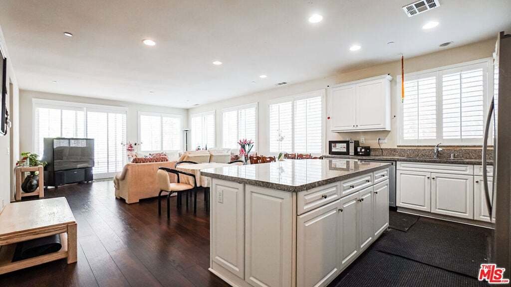 House in Irvine, California, United States 4 - 18637486