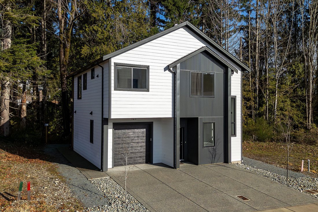 House in Lake Cowichan, British Columbia, Canada 3 - 18635051
