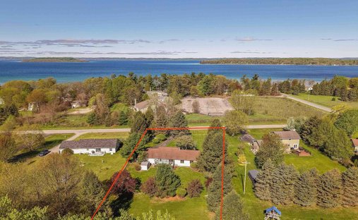House in Traverse City, Michigan, United States 1