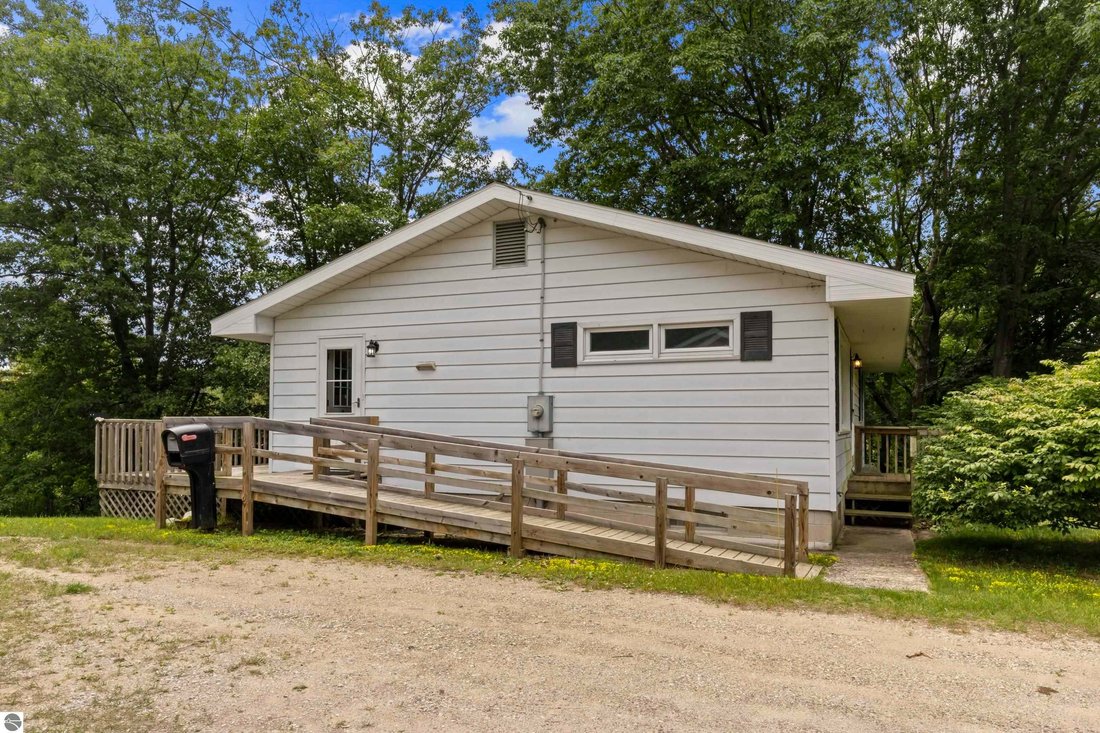 House in Honor, Michigan, United States 4 - 18635740