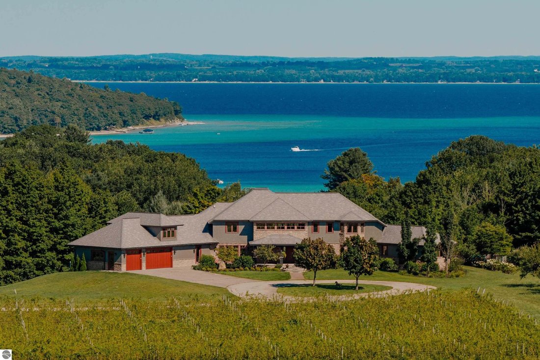House in Traverse City, Michigan, United States 1 - 18636201