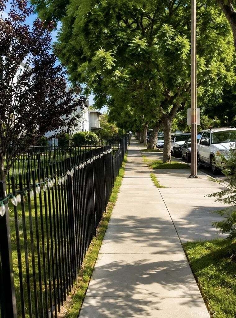 Santa Ana, California, United States 2 - 18605619