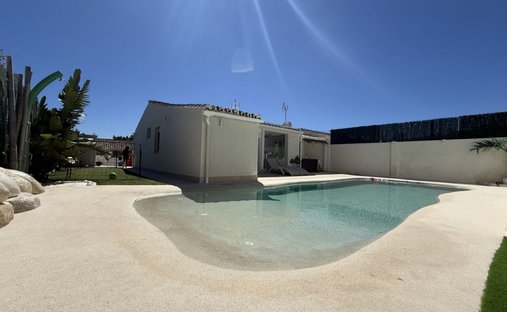 Chalet in Sitio de Calahonda, Mijas, Spain 1