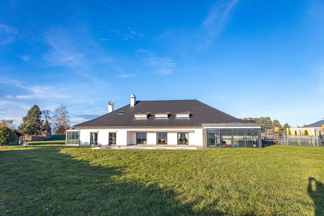 Villa in Vétraz-Monthoux, Auvergne-Rhône-Alpes, France 1 - 18633252