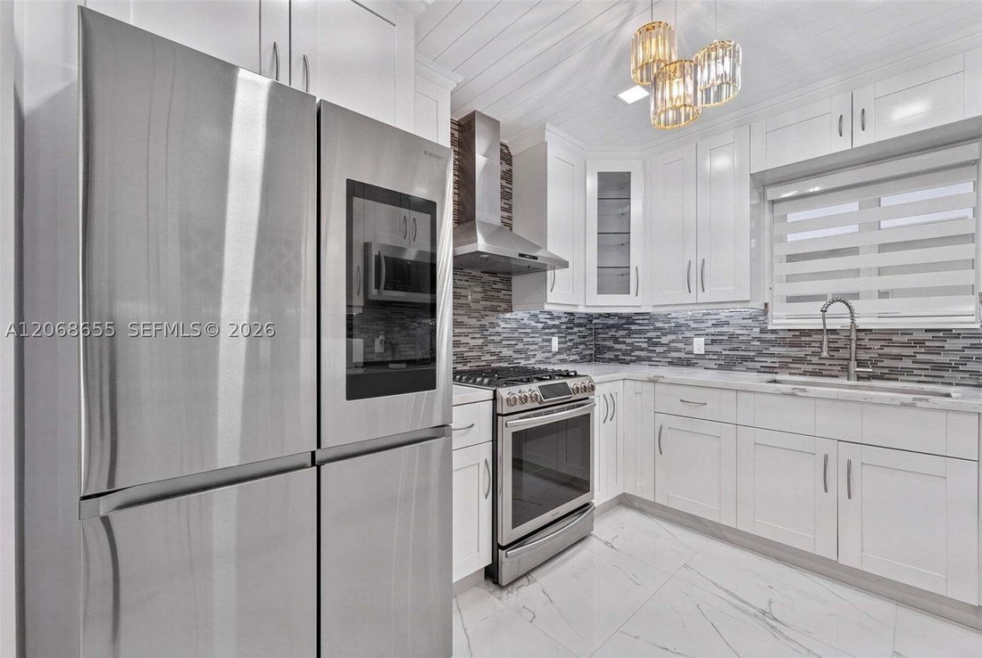 House in Hialeah, Florida, United States 5 - 18637703