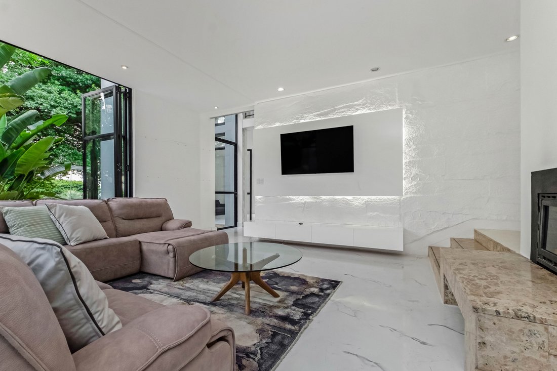 House in Bryanston, Gauteng, South Africa 4 - 18635174
