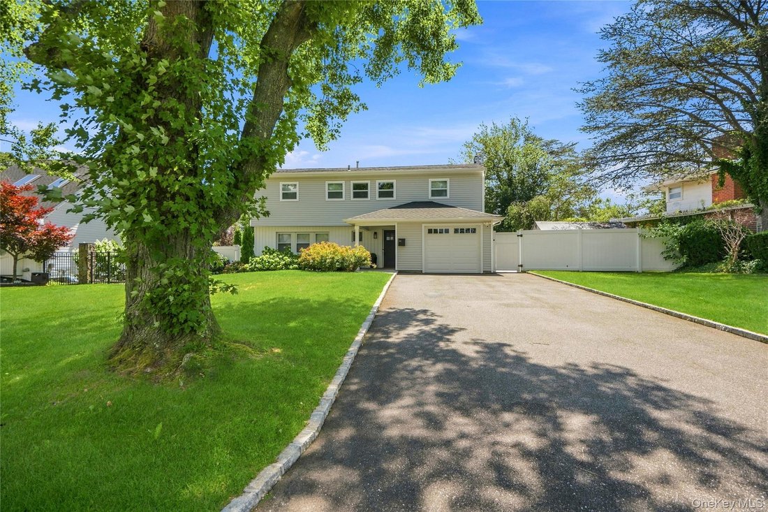 House in Commack, New York, United States 2 - 18638700