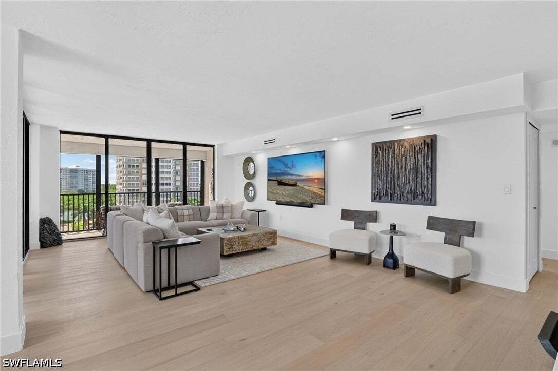 Condo in Naples, Florida, United States 4 - 18637119