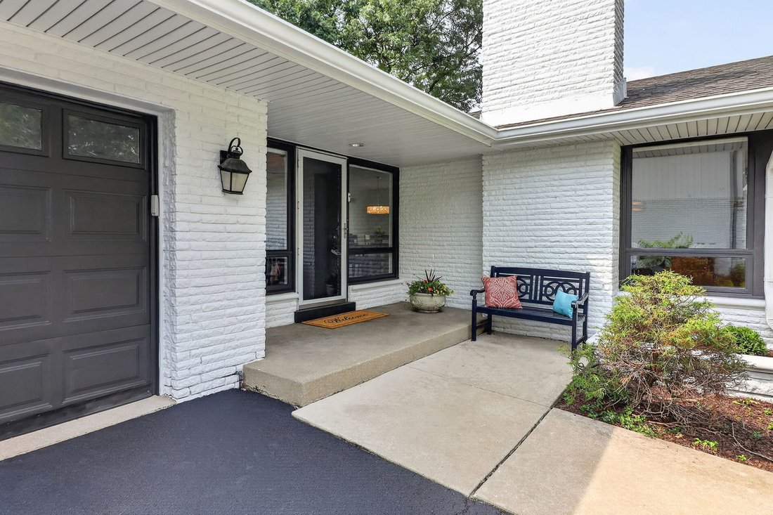 House in Clarendon Hills, Illinois, United States 2 - 18638093