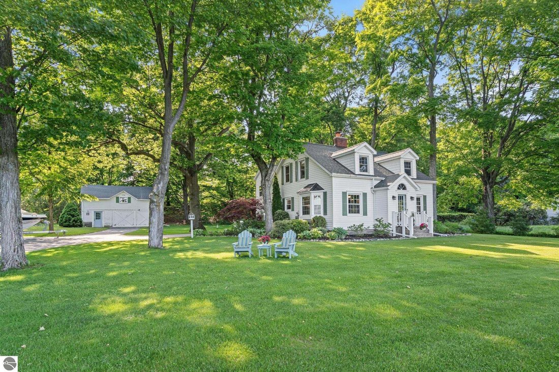 House in Garfield Township, Michigan, United States 1 - 18636073