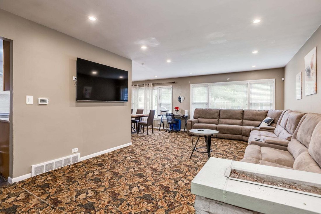 House in Skokie, Illinois, United States 3 - 18638079