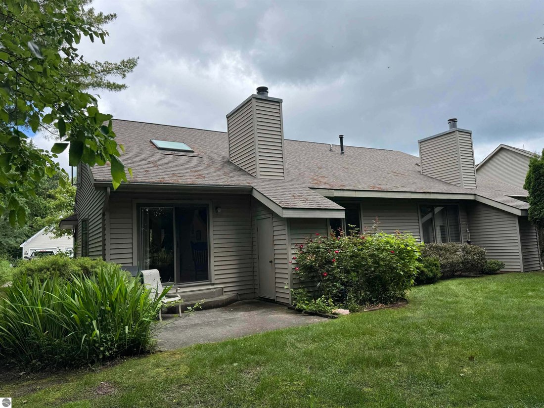 House in Suttons Bay, Michigan, United States 1 - 18636345
