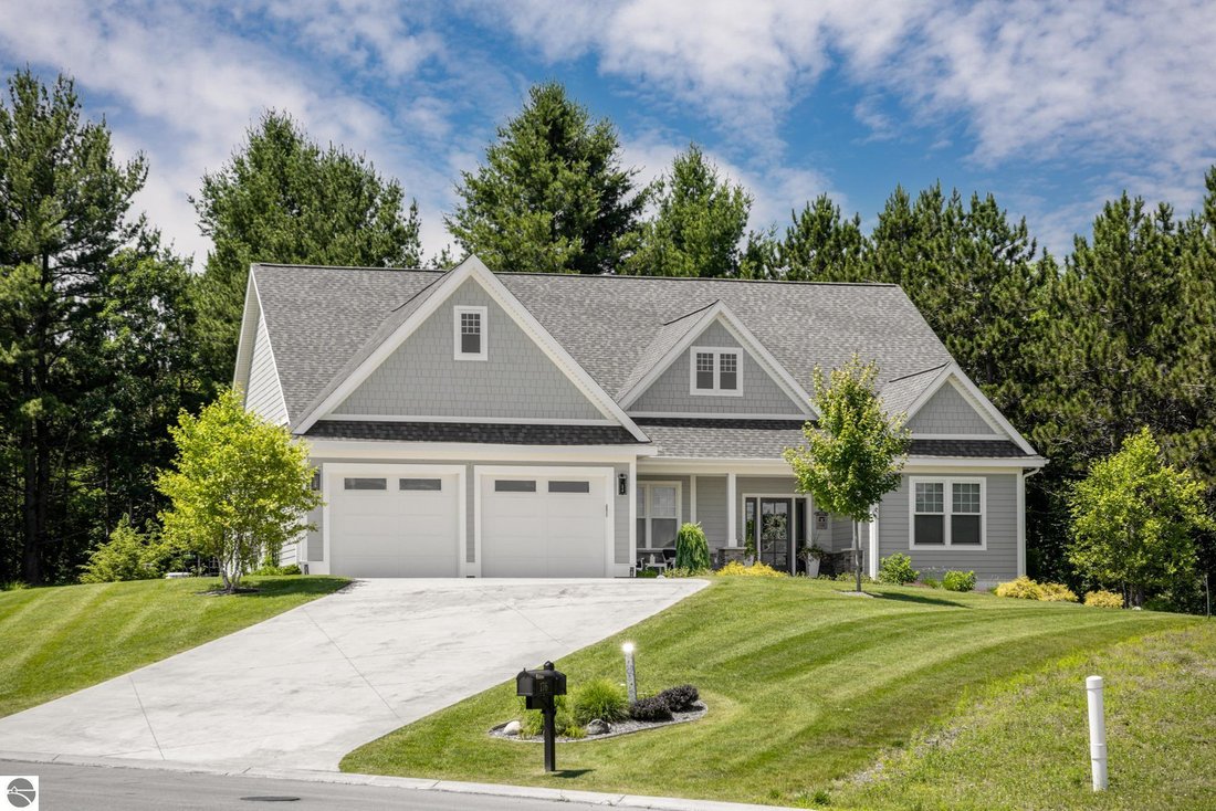 House in Traverse City, Michigan, United States 1 - 18635920