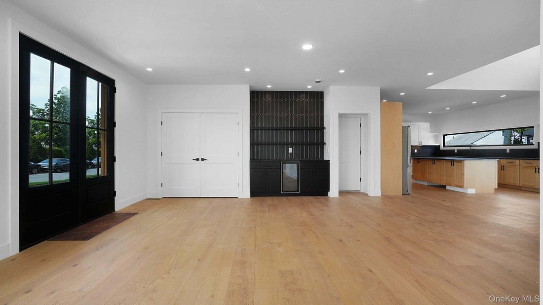 House in Wantagh, New York, United States 5 - 18637449