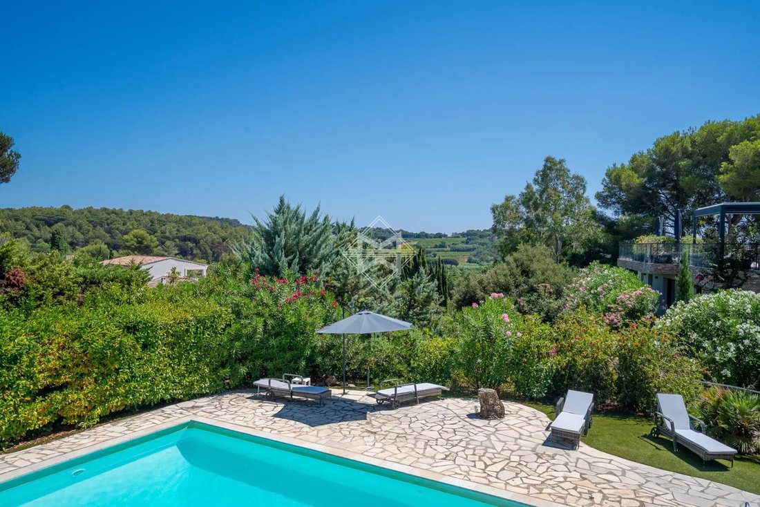 Villa in La Croix-Valmer, Provence-Alpes-Côte d'Azur, France 1 - 14969159