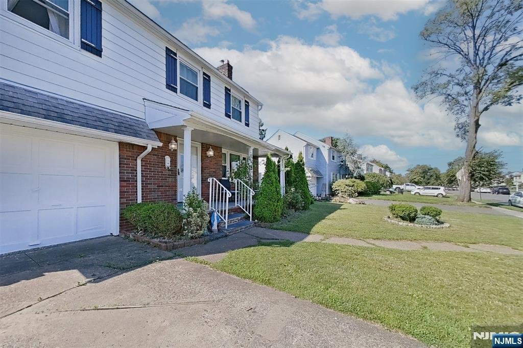 House in Elmwood Park, New Jersey, United States 3 - 18637060