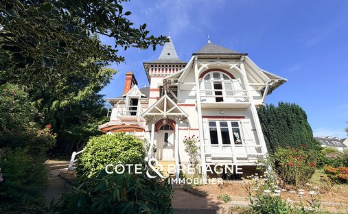 House in La Tour d'Auvergne, Saint-Brieuc, France 1