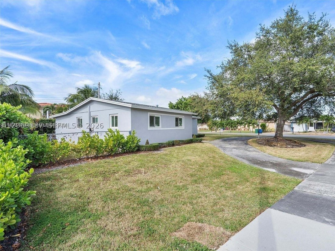House in Hialeah, Florida, United States 5 - 18637768