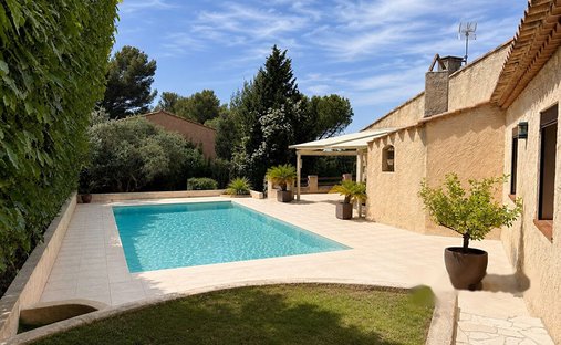 Villa in Avenue de Marseille-Liourat, Vitrolles, France 1