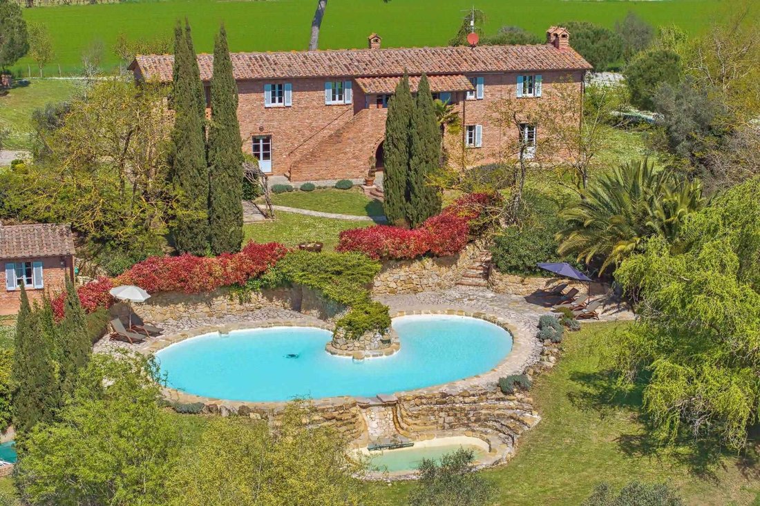 Castiglione del Lago, Umbria, Italy 1 - 18638840