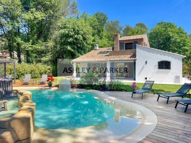 Villa in Nord, Roquefort-les-Pins, France 1 - 17774359