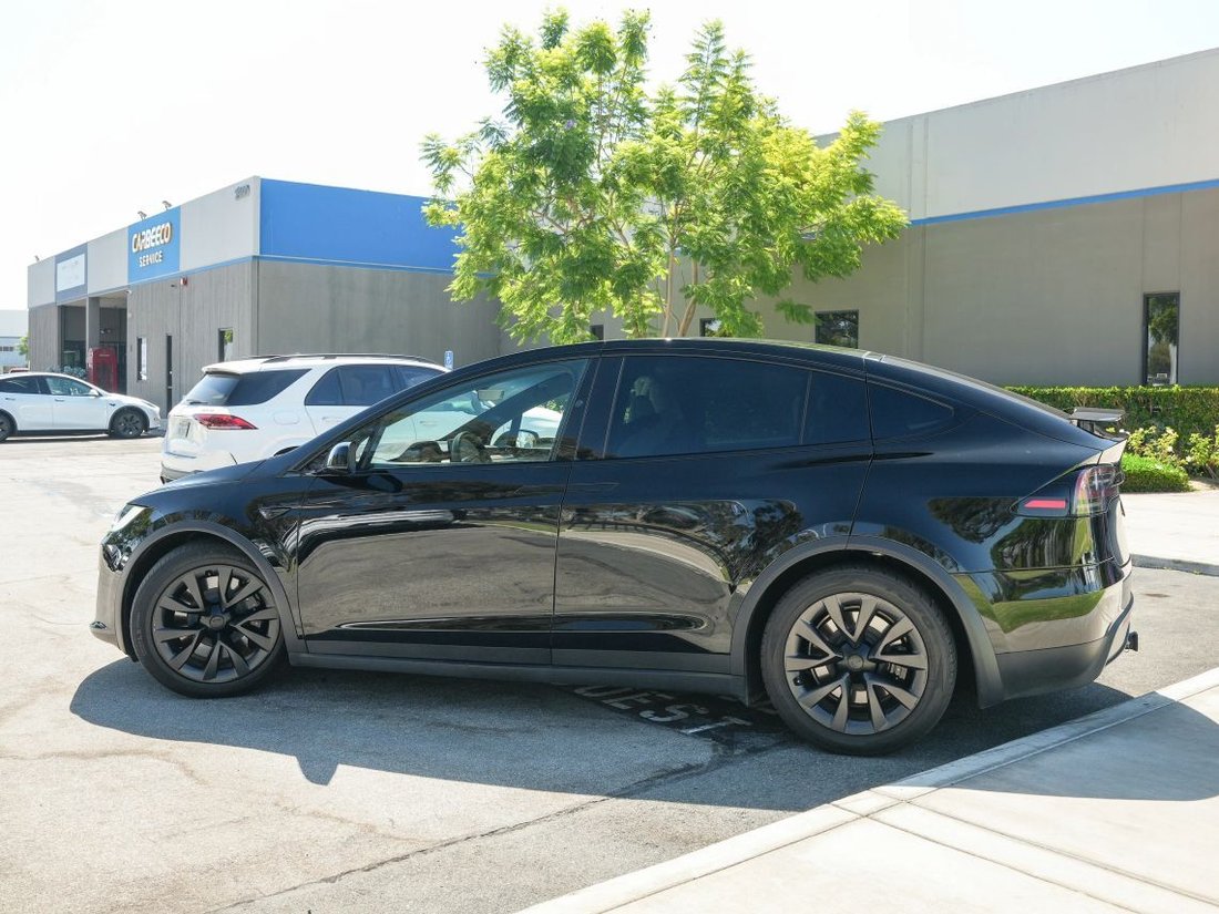 Suv in Costa Mesa, CA, United States 4 - 18614099