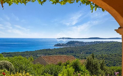 Villa in La Croix-Valmer, Provence-Alpes-Côte d'Azur, France 1