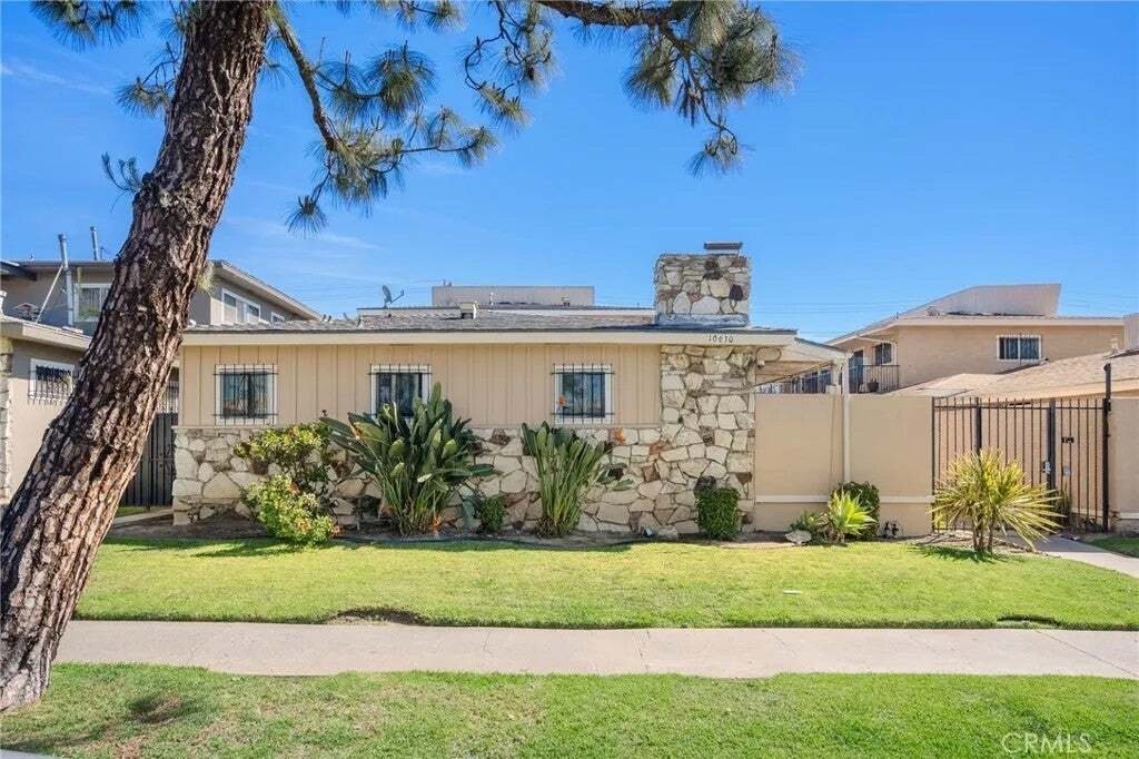 Inglewood, California, United States 1 - 18634532