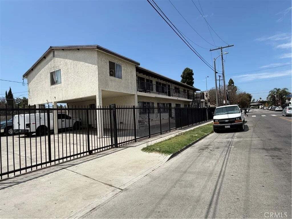 Los Angeles, California, United States 2 - 18638291