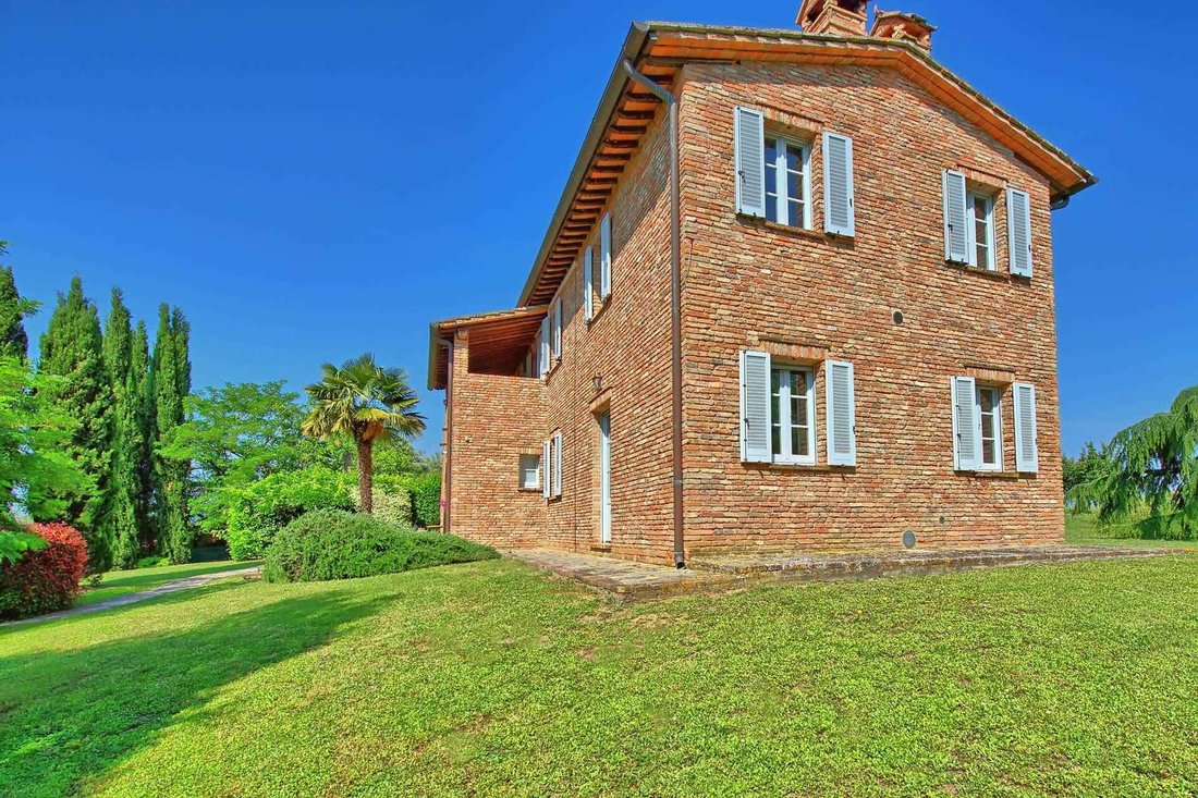 Castiglione del Lago, Umbria, Italy 3 - 18638840
