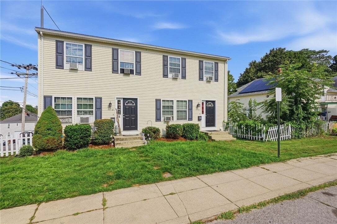 West Warwick, Rhode Island, United States 2 - 18633140