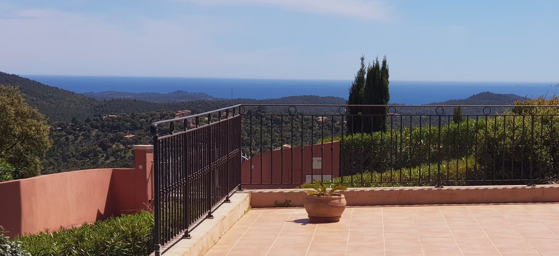 Villa in La Londe-les-Maures, Provence-Alpes-Côte d'Azur, France 1 - 18633717