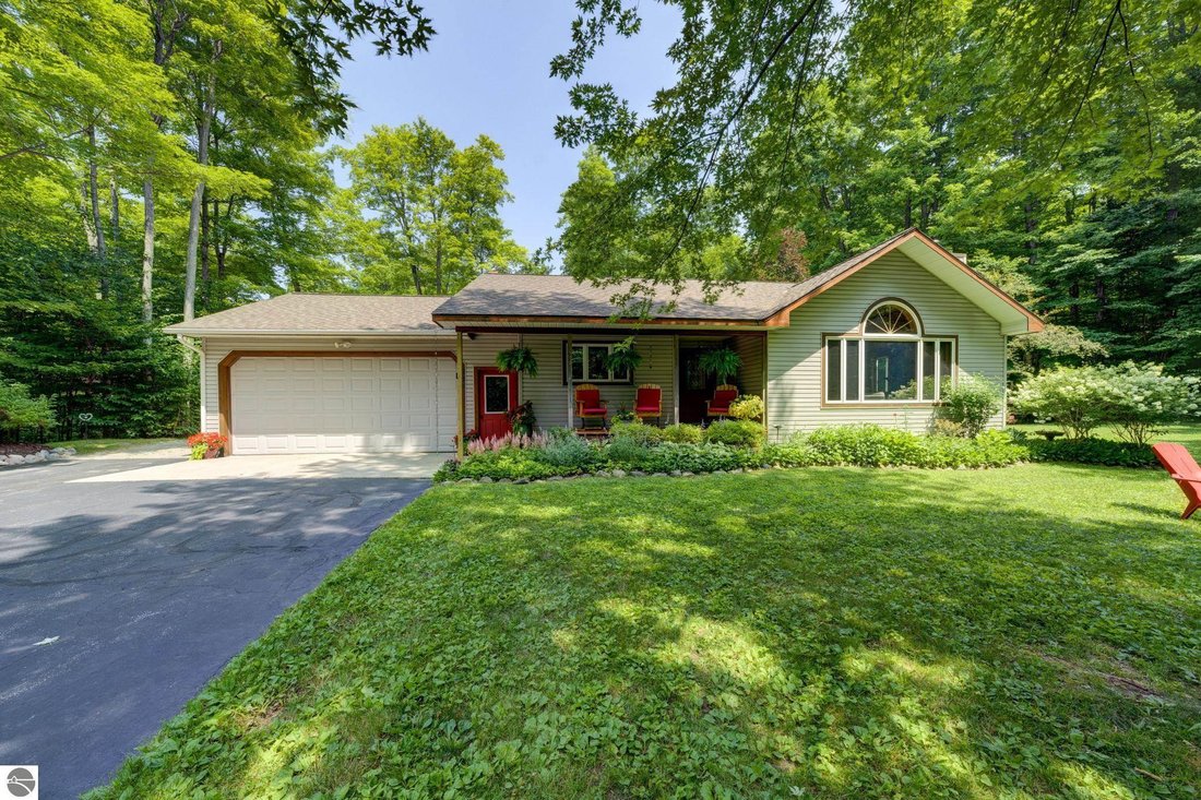 House in Glen Arbor, Michigan, United States 1 - 18636016