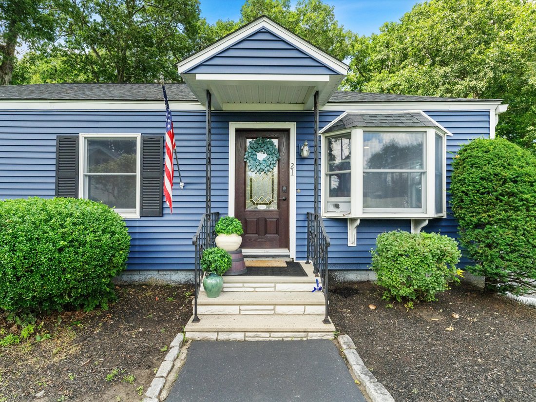 House in Shrewsbury, Massachusetts, United States 3 - 18634440