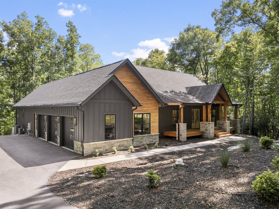 House in Hendersonville, North Carolina, United States 3 - 18603800