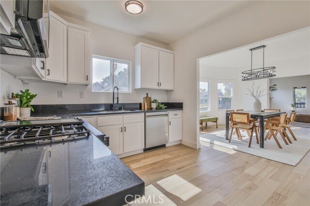 Los Angeles, California, United States 5 - 18635229