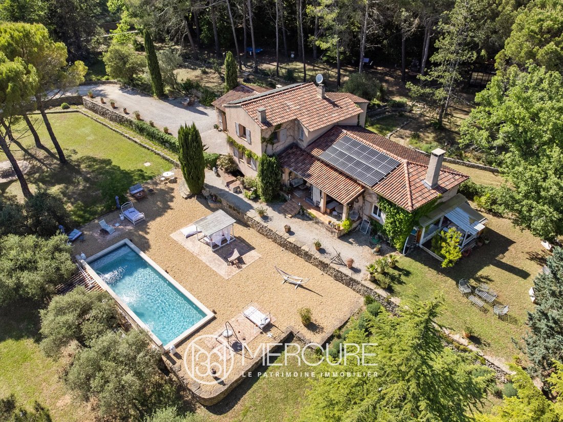 Tenuta a La Roquebrussanne, Provenza-Alpi-Costa Azzurra, Francia 1 - 15678872