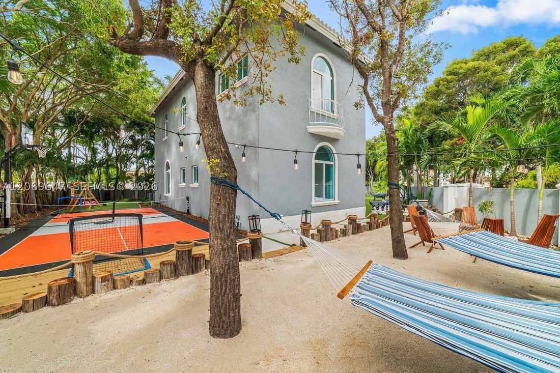 House in Miami, Florida, United States 4 - 18637697