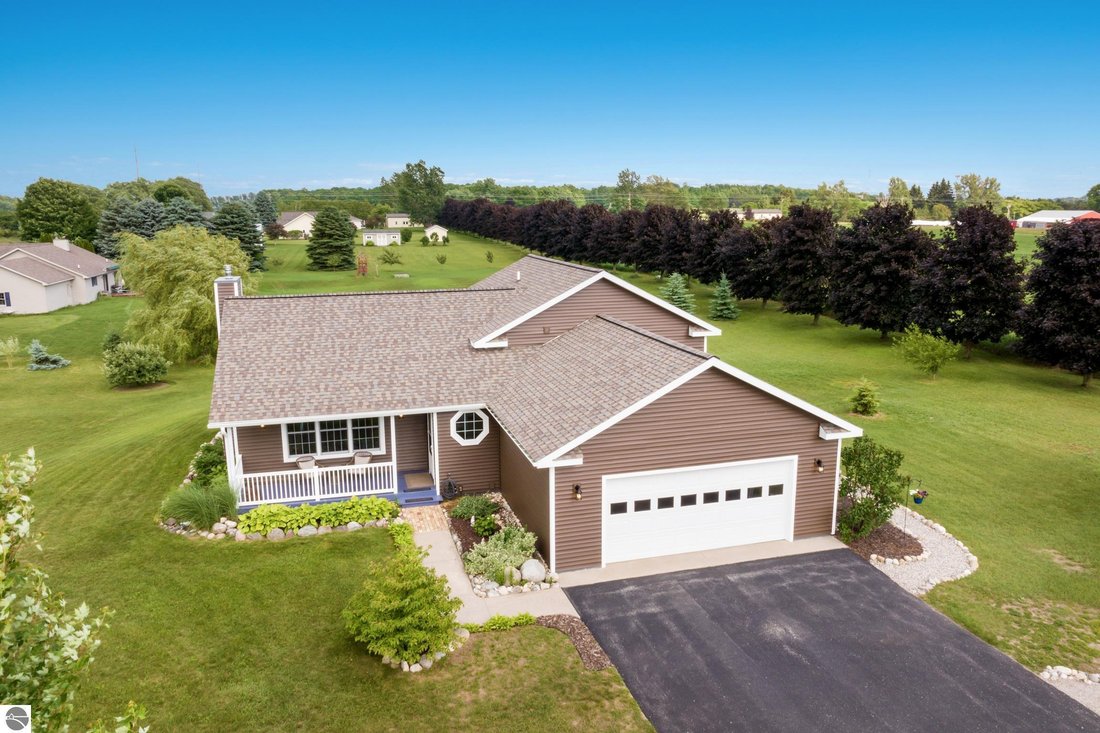 House in Garfield Township, Michigan, United States 1 - 18636495