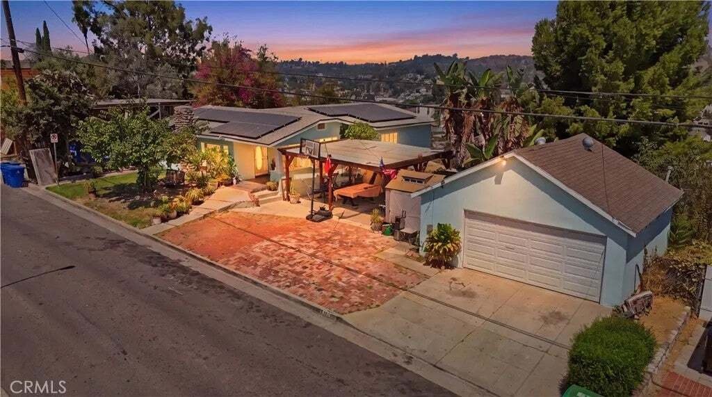 Los Angeles, California, United States 2 - 18638262
