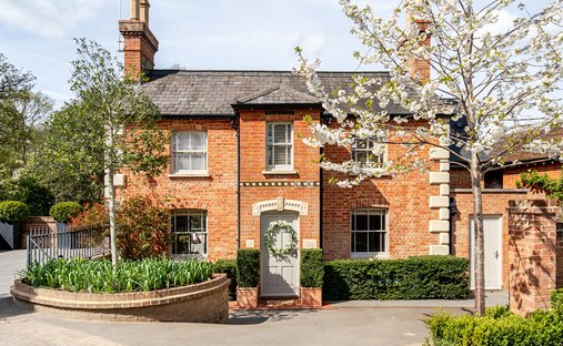 House in Aspley Guise, England 1