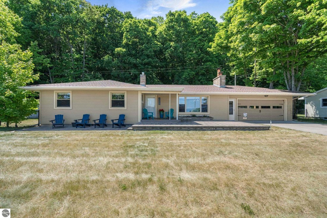 House in Garfield Township, Michigan, United States 2 - 18636711