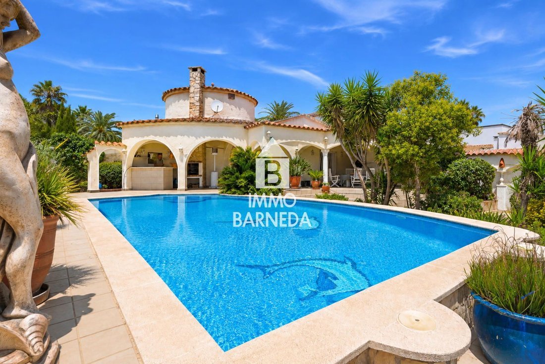Villa in Empuriabrava, Catalonia, Spain 1 - 18633623