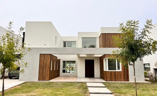 House in Dique Luján, Buenos Aires Province, Argentina 1