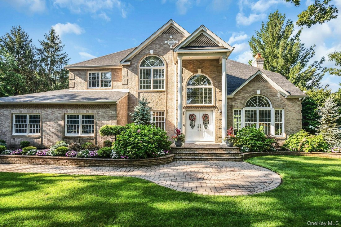 House in Commack, New York, United States 1 - 18633313