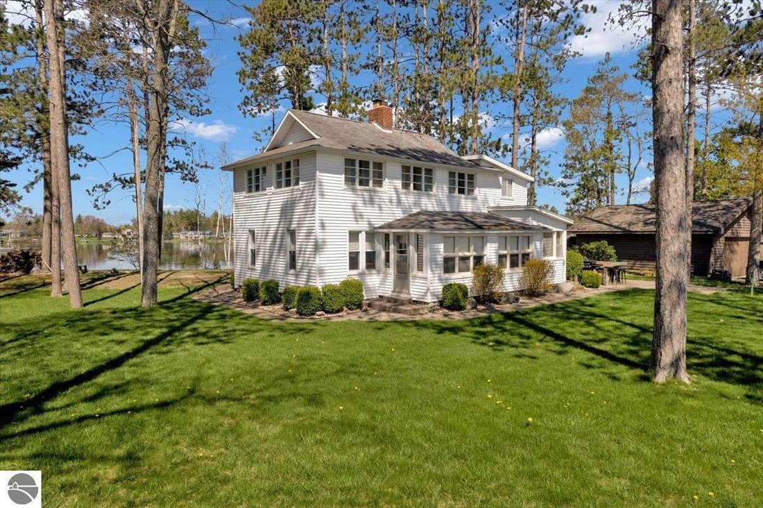 House in Hale, Michigan, United States 1 - 18635960