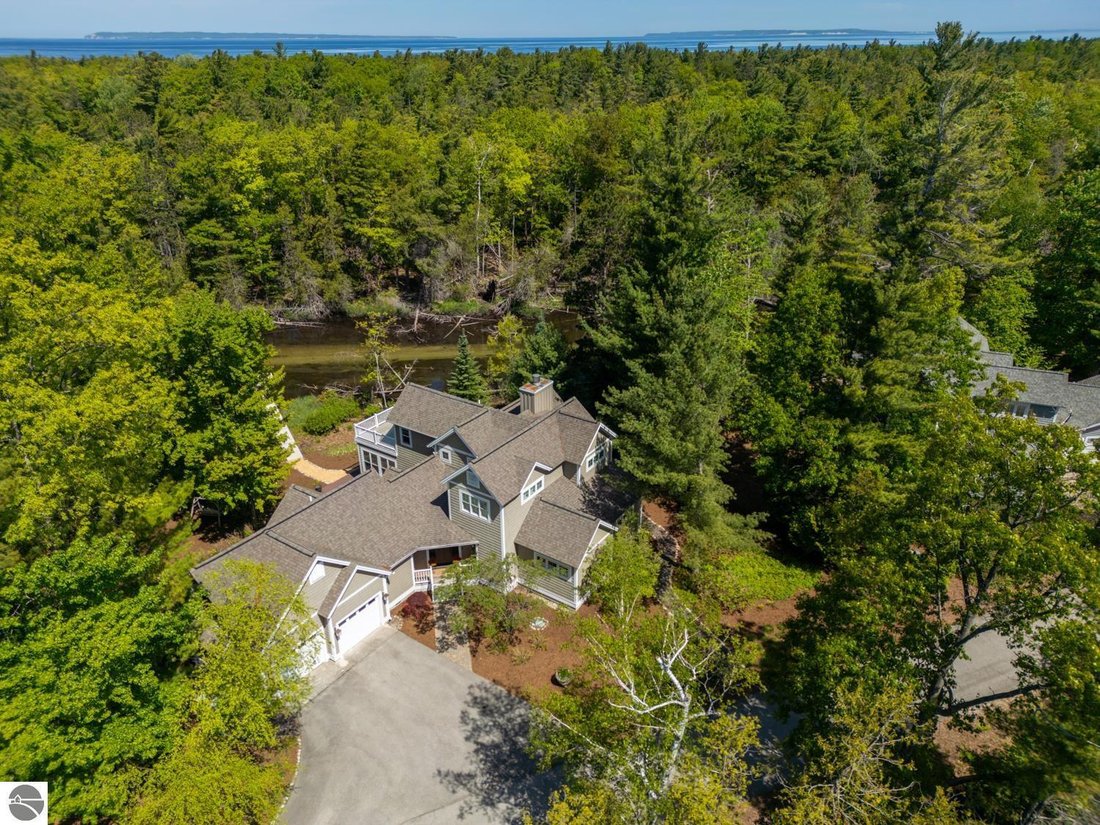 House in Glen Arbor, Michigan, United States 1 - 18636035