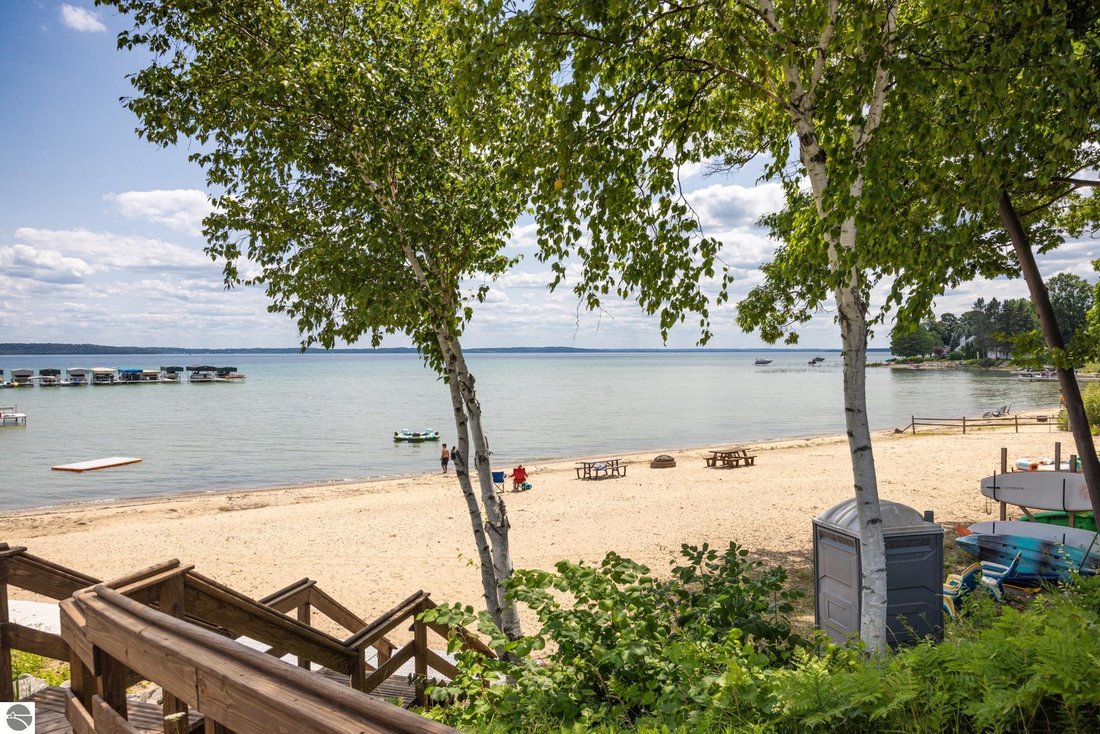 House in Suttons Bay, Michigan, United States 2 - 18635876